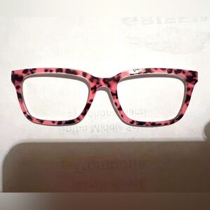 Pair Eyewear topper “The True Love Tort”.